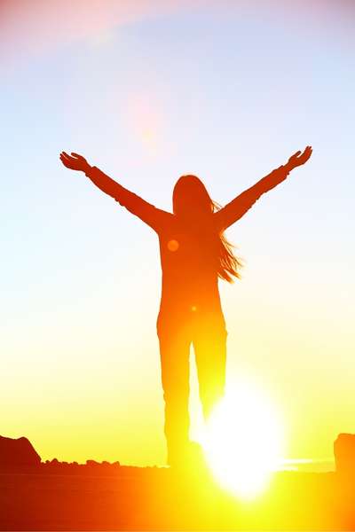 A new mom feeling free after postpartum depression therapy in IL